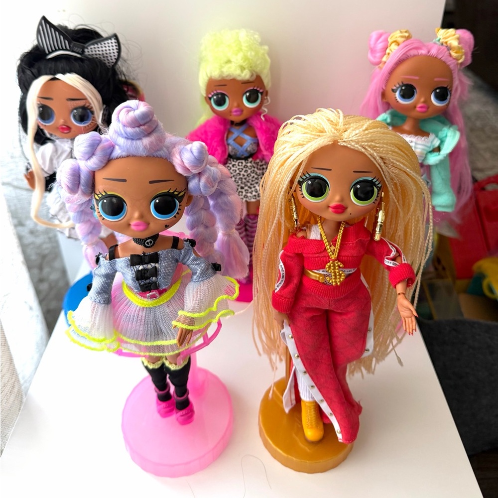 LOL SURPRISE 5 pc. O.M.G. Fashion Dolls Bundle with Accessories Set - Picture 4 of 10